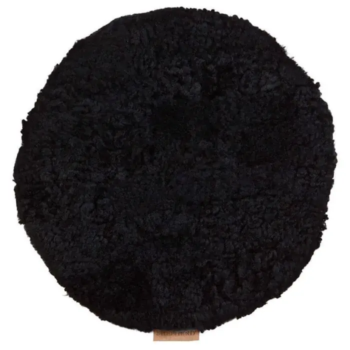 Fia Vadderad Rund 38 cm Svart - Shepherd of Sweden - Bonus Möbler Begränsad tid