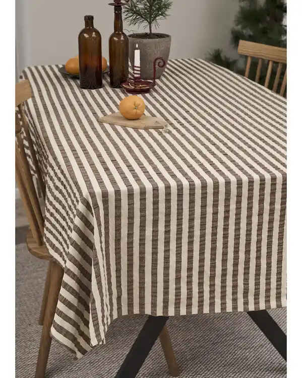 Bordsduk garnfärgad rand med bäckebölja effekt 150x250cm Populär