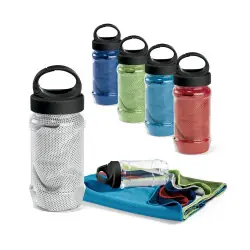 ARTX PLUS. Set med en PP- och PET-flaska och en sporthandduk av polyamid och polyester risnedsättning