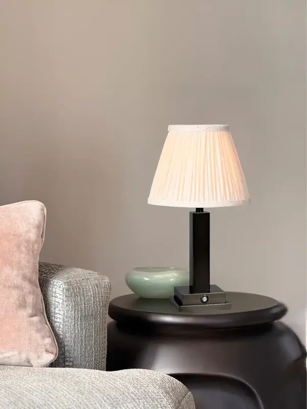 Beställ idag House of Firefly - Boston Bordslampa med skärm
