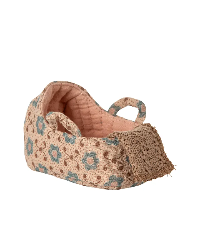 Maileg Baby Mus – Rosa Liggvagn / Bärbar Barnvagn 6 cm Begränsat antal
