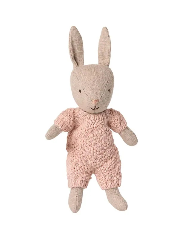 Outlet Maileg Kanin, Micro – Sand/Rose med Stickad Dräkt
